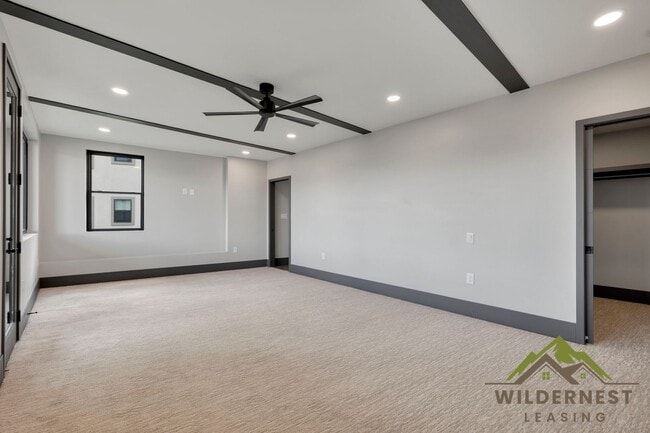 Building Photo - 348 Lake View Dr