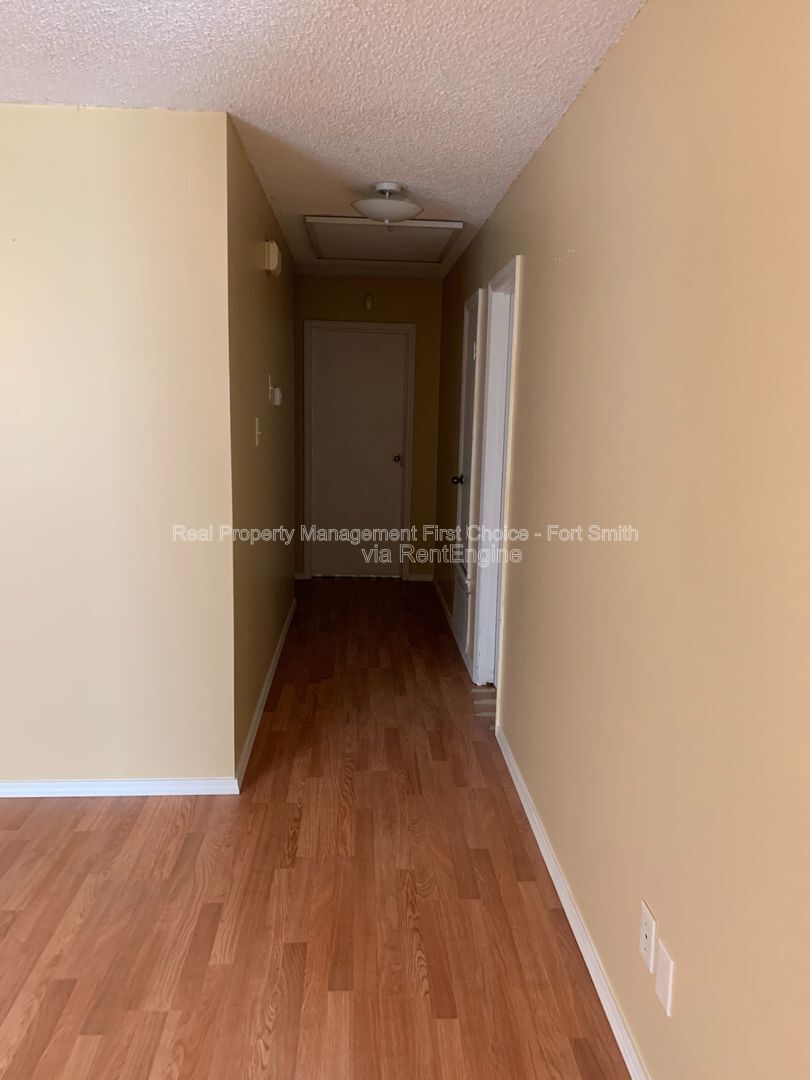 Building Photo - 3305 Grinnell Ave