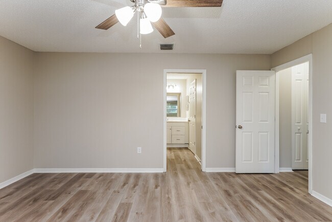 Building Photo - Spacious 3-Bedroom Eustis Home