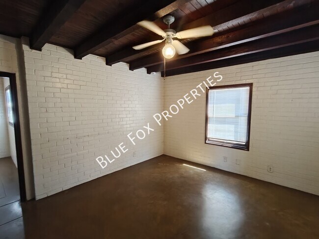 Building Photo - 1211 N Jones Blvd