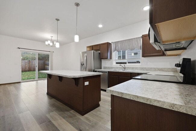 Building Photo - MOVE IN READY! 3 bed 2 bath Heat pump with A/C - Tenino School District