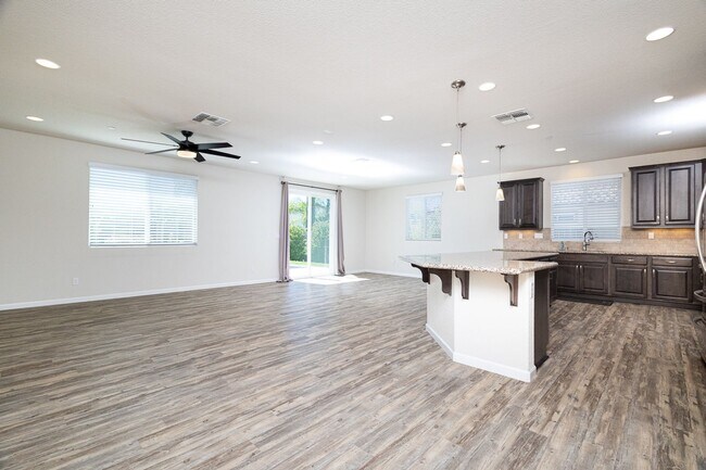 Building Photo - Spacious Home Located In Kavala Ranch