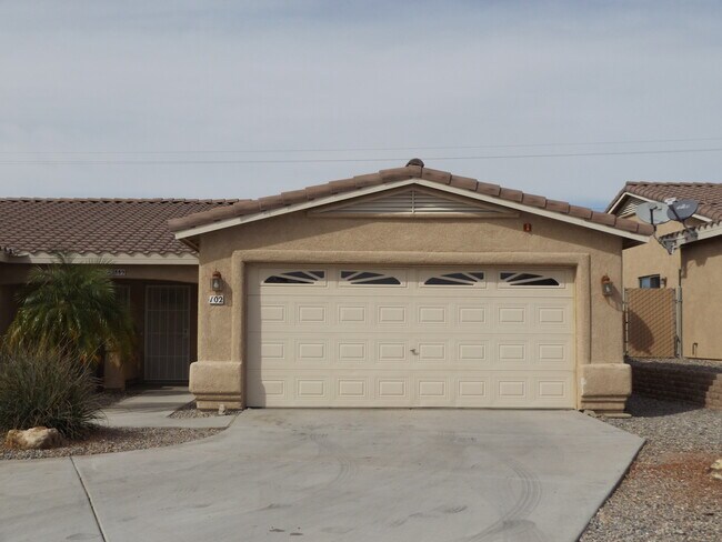 Building Photo - H2889