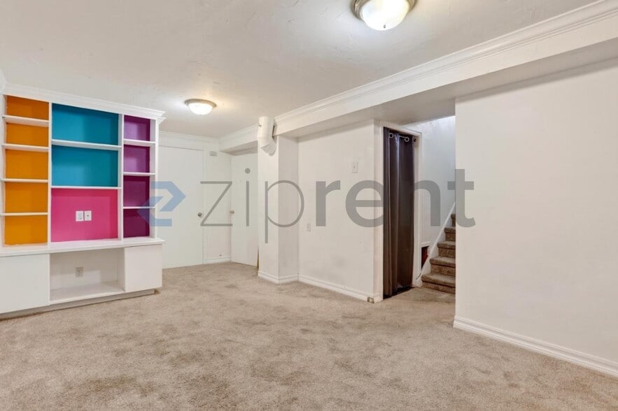 Building Photo - Unit