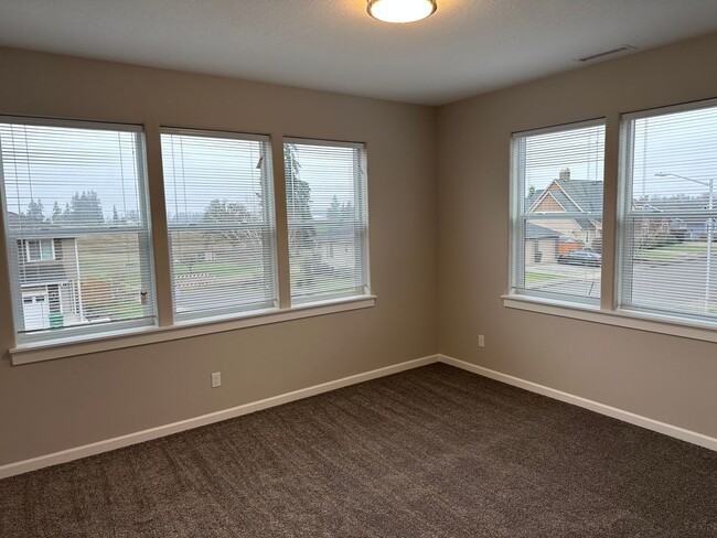 Building Photo - 418 /201 Duplex