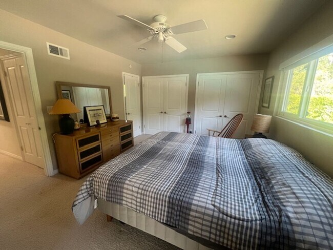 Building Photo - Beautiful One Level, 3 Bedroom, 3 Bathroom Tarzana Pool Home for Lease!