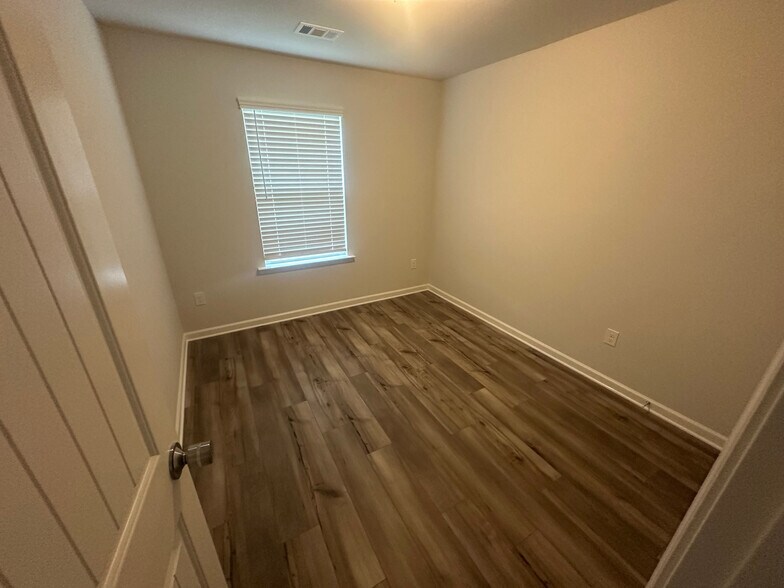 Building Photo - Room in Townhome on Bateman Drive SE