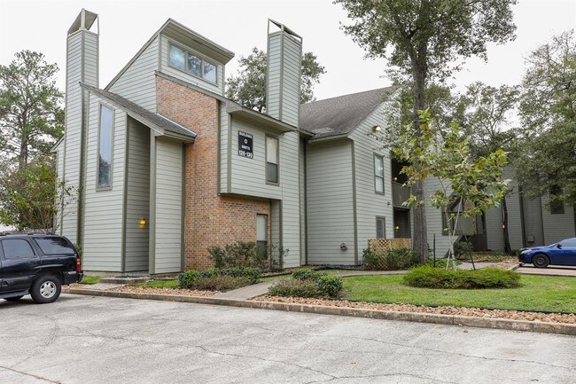 Building Photo - 17417 Red Oak Dr