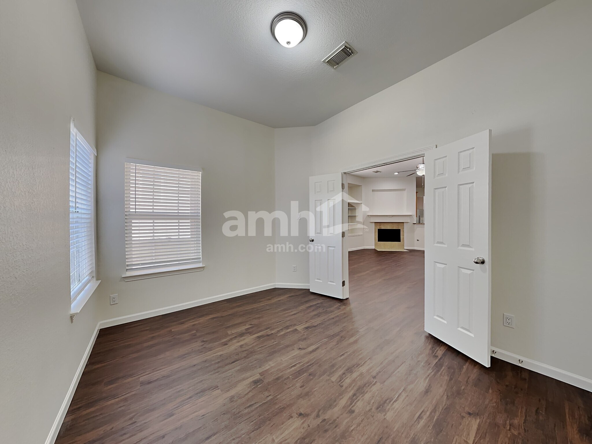 Building Photo - 2313 Highland Crossing Dr