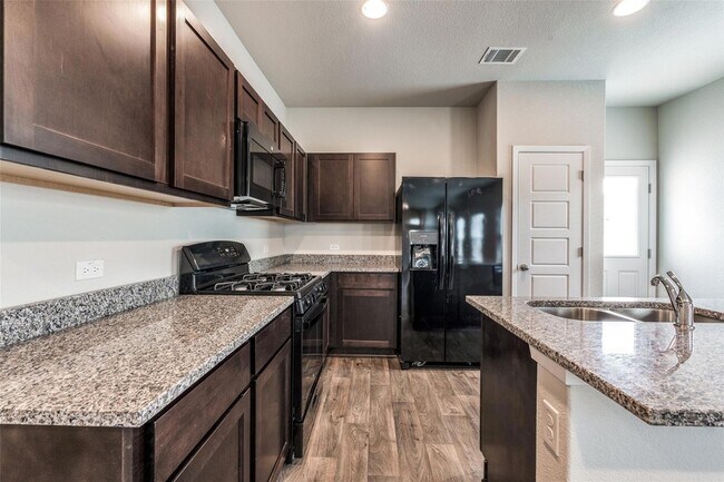 Building Photo - 140 Thunder Oak