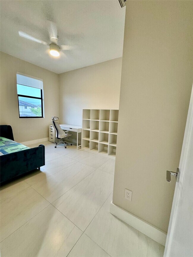 Building Photo - 4915 Whispering Way