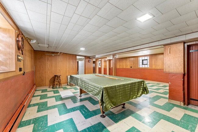 Building Photo - 4844 W Addison St