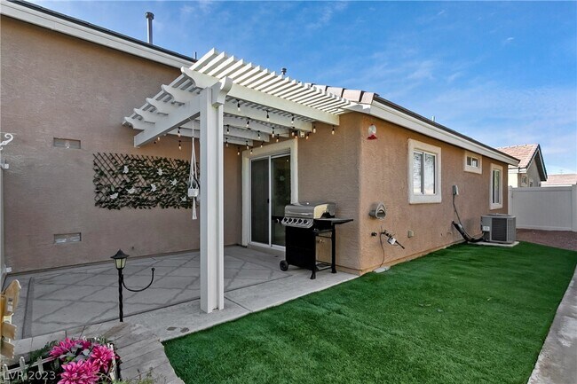 Building Photo - 5370 Cholla Cactus Ave