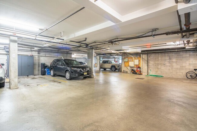 Building Photo - 636 5th St