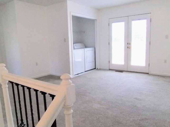 Building Photo - 1607 Meadow Spring Dr