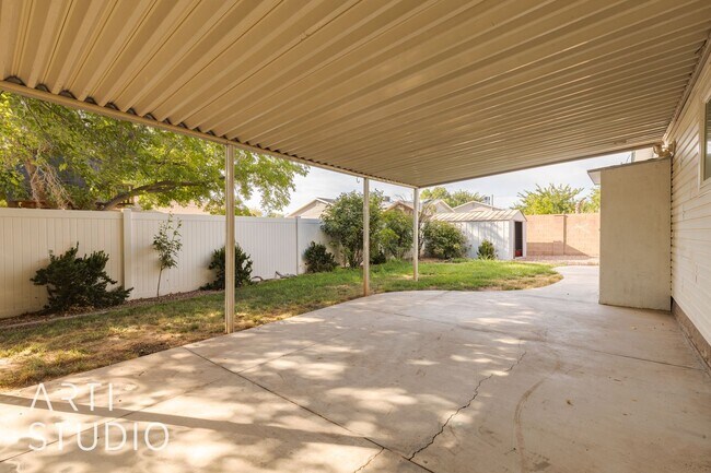 Building Photo - Spacious 4 Bedroom, 3 Bathroom Home for Rent