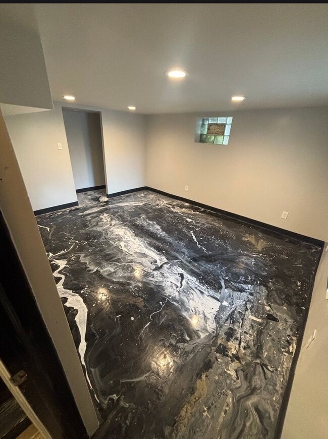 Building Photo - Fully updated 4 bedroom 2 bathroom house for rent!