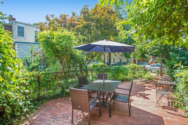 Building Photo - Charming Capitol Hill House| Don't miss the 3D-TOUR!