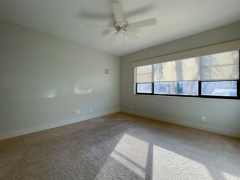 Building Photo - 64 Isle Of Venice Dr