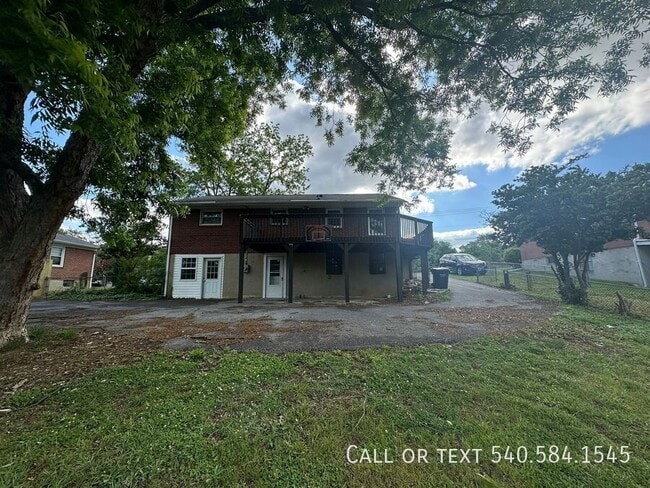 Building Photo - 3363 View Ave