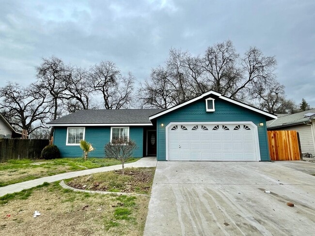 Building Photo - 2800 E Valley Oaks Dr