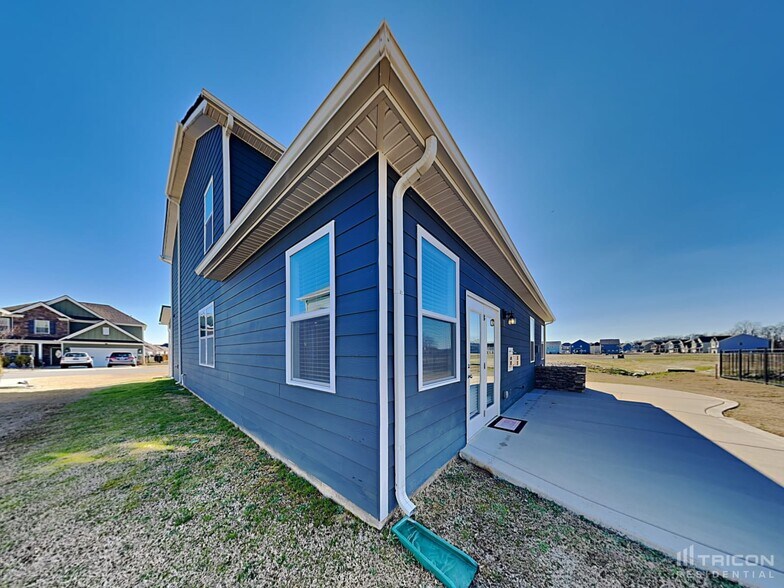 Building Photo - 3034 Butterfield Ave