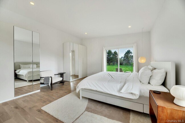 Building Photo - 420 Old Farm Rd