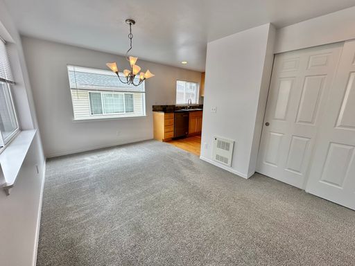 Building Photo - Lovely 3 bed Townhome near desirable Greenlake!