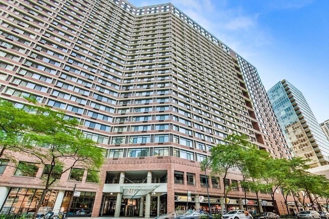 Building Photo - 211 E Ohio St