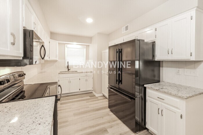 Building Photo - 402 Maple Ave