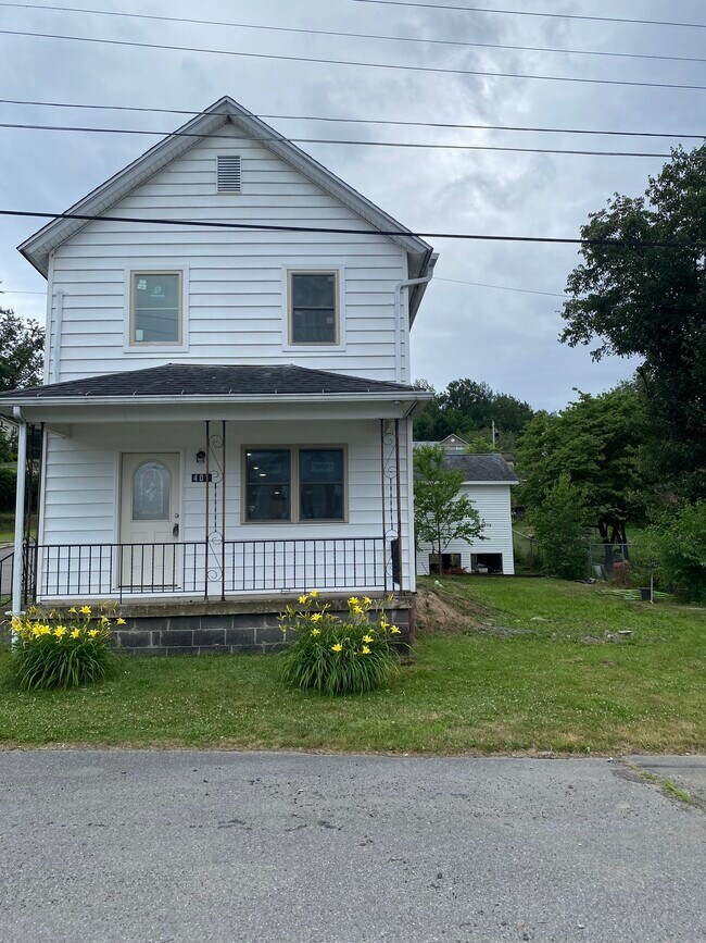 Primary Photo - 401 McLean St