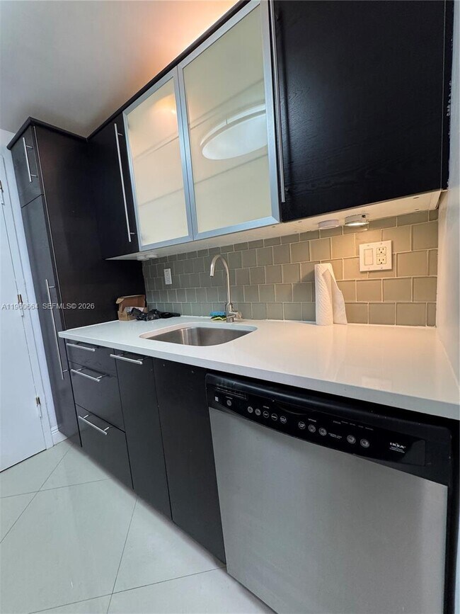 Building Photo - 1205 Mariposa Ave