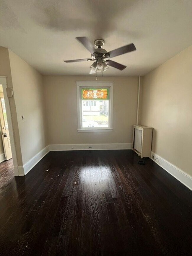 Building Photo - 3 bedroom 1 bathroom