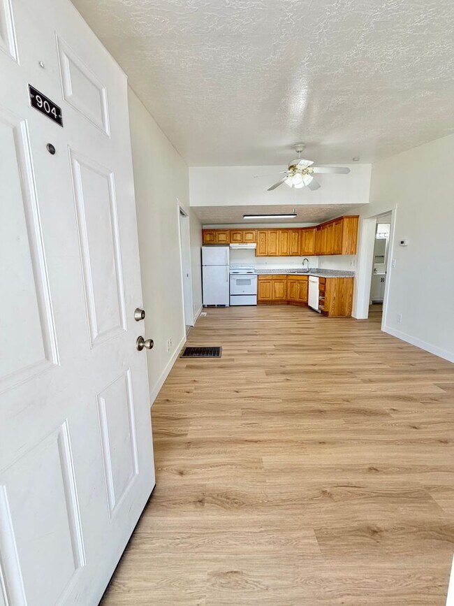 Building Photo - 600 N 2450 E