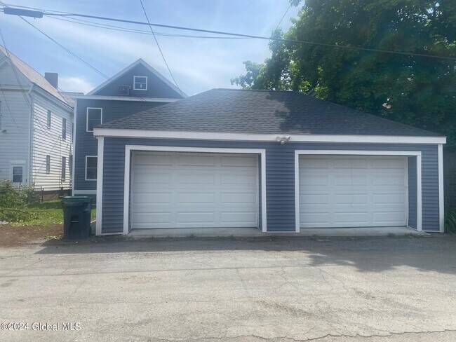 Building Photo - 239 6th Ave