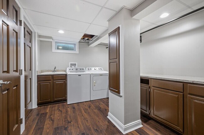 Building Photo - 1352 Smith Rd