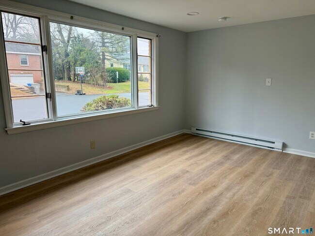 Building Photo - 164 Sycamore St