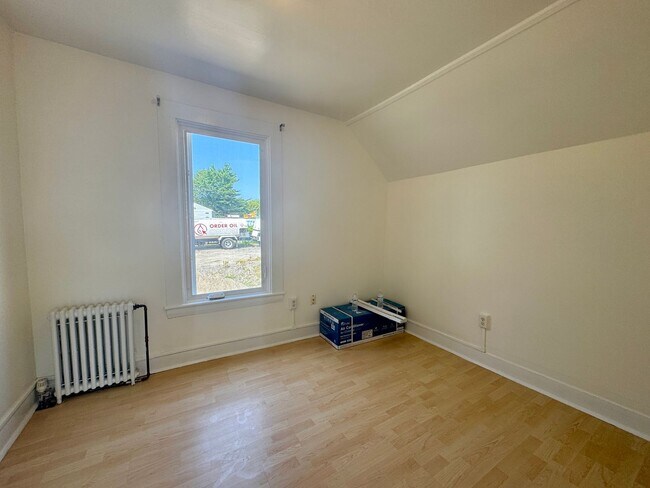 Building Photo - Spacious Portland 3BD/1.5BA Single Family ...