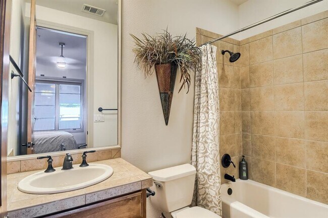 Building Photo - 429 Marina Village Cove