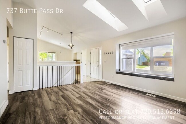 Building Photo - 737 Butte Pass Dr