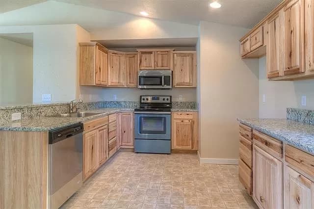 Building Photo - 305 W Waterbury Dr