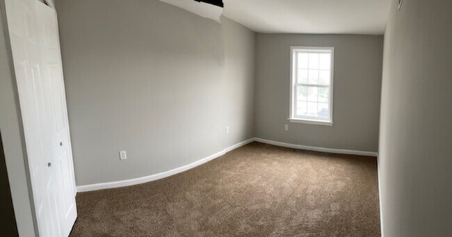 Building Photo - 3 Bed 3 Bath Townhouse in Marietta