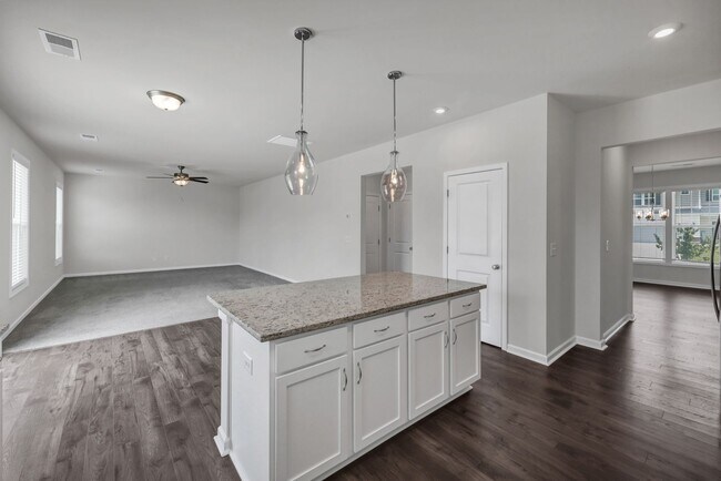 Building Photo - Sophisticated Like-New 4-Bedroom Home with Designer Finishes & Fenced Backyard!