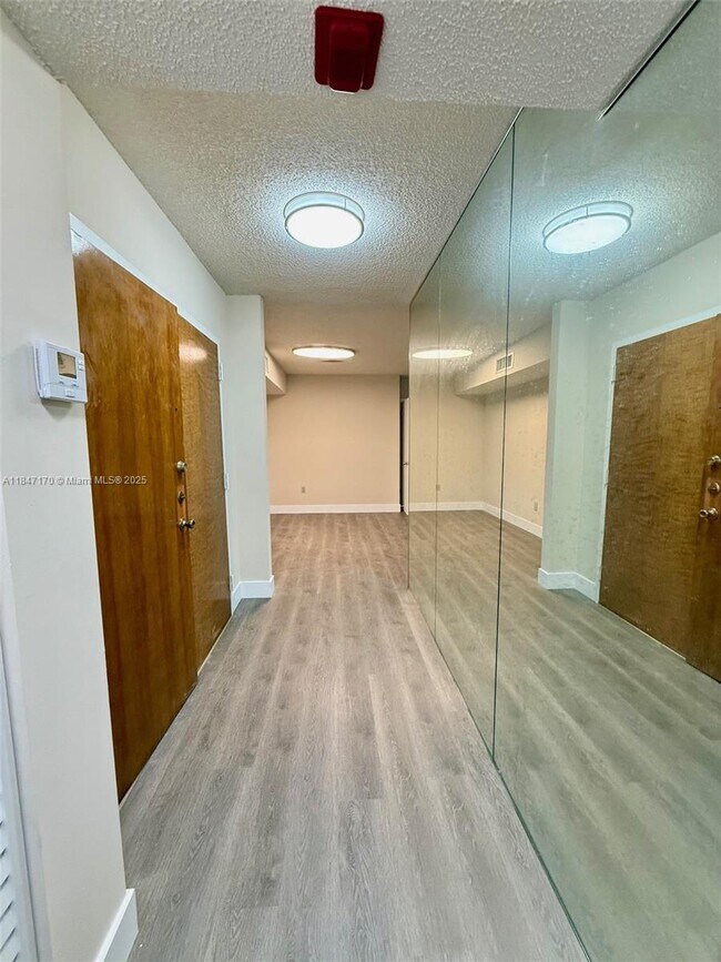 Building Photo - 5900 SW 127th Ave