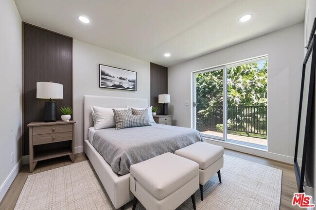 Building Photo - 5436 Romaine St