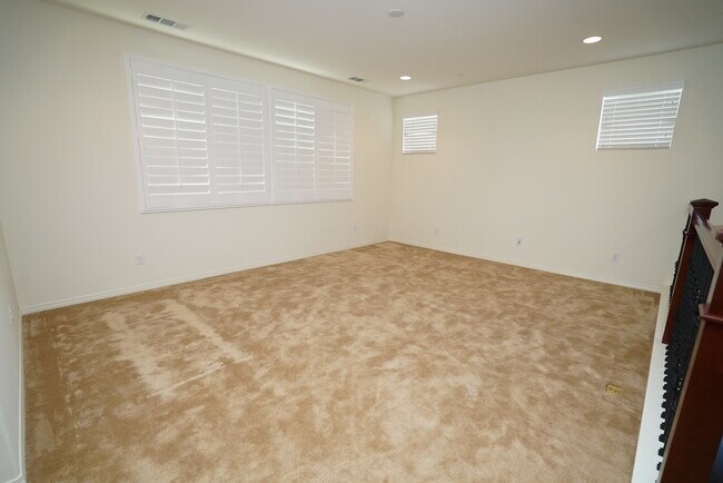 Building Photo - River Village 4 Bedroom Home in Santa Clarita.