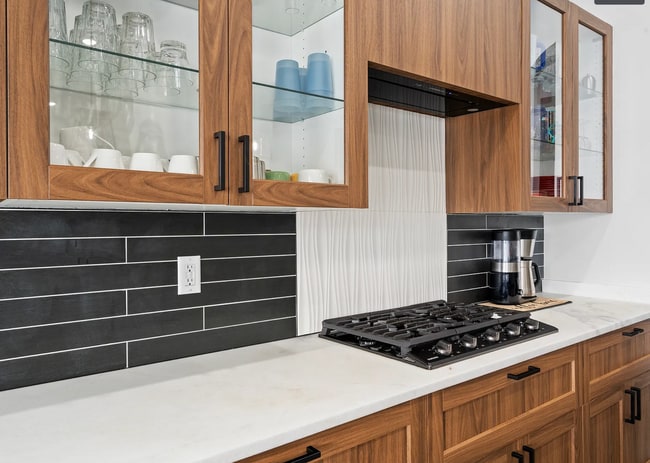 Building Photo - GORGEOUS Sandy Home!!!