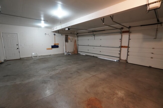 Building Photo - 2747 E Migratory Dr