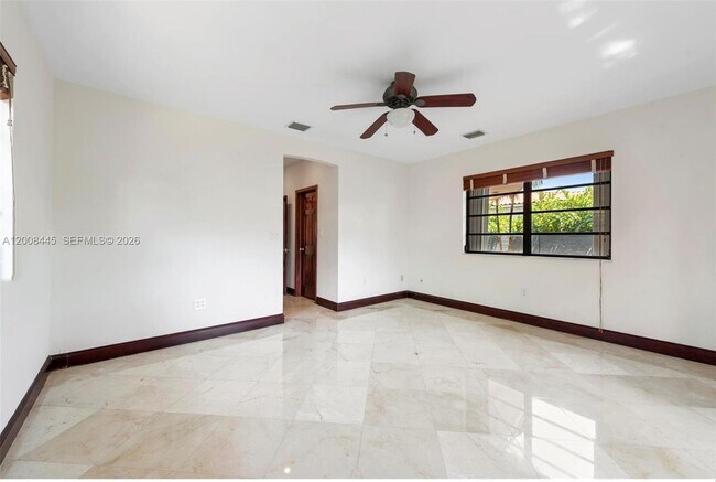 Building Photo - 540 S Shore Dr