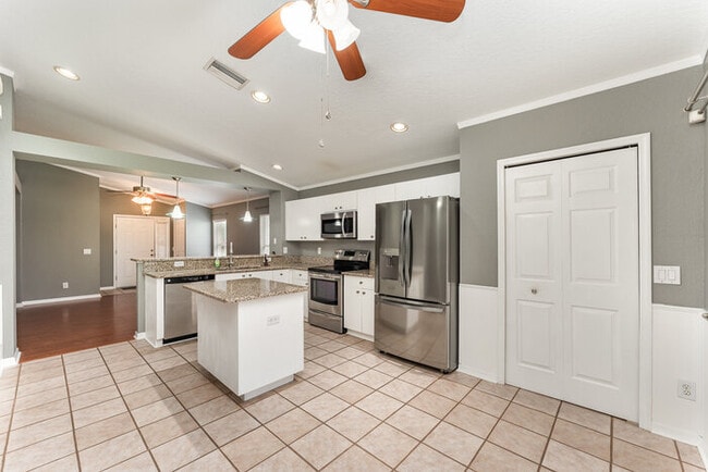 Building Photo - Home For Rent in Rivercrest!